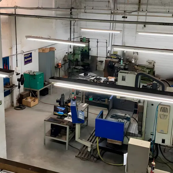 Fábrica Fermaplast — foto 8